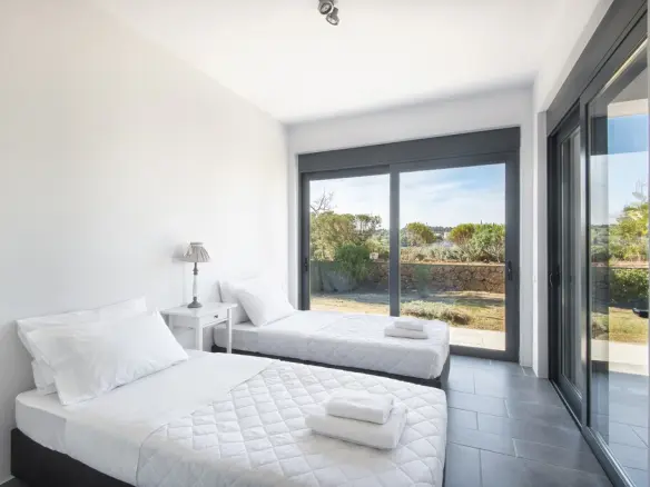 3-bedroom Detached House In Greece (136 M²)