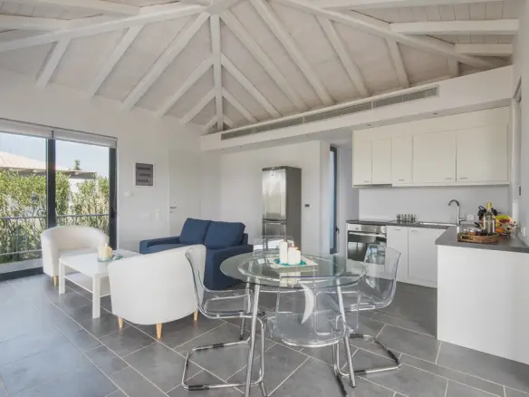 3-bedroom Detached House In Greece (136 M²)