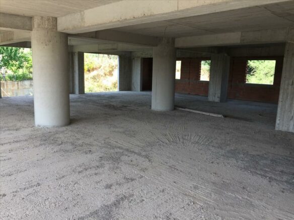 Commercial Property In Greece (1.120 M²)
