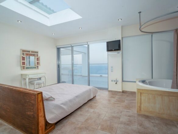 4-bedroom Villa In Agios Nikolaos, Greece (280 M²)