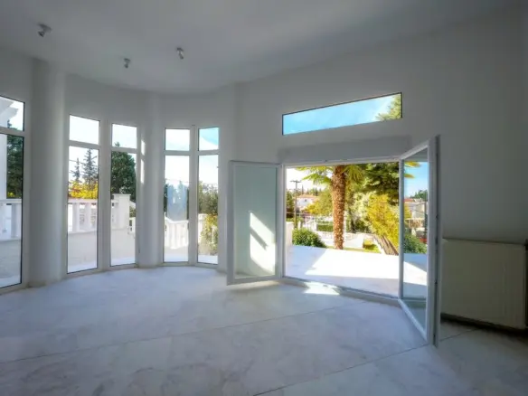 6-bedroom Villa In Oreokastro, Greece (584 M²)