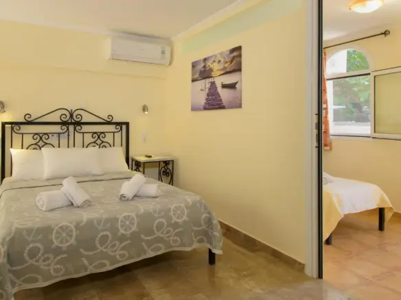 Hotel In Agios Nikolaos, Greece (1.500 M²)