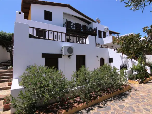 Hotel In Agios Nikolaos, Greece (3.000 M²)
