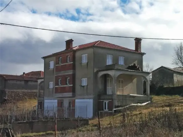 6-bedroom Detached House In Grevena, Greece (312 M²)