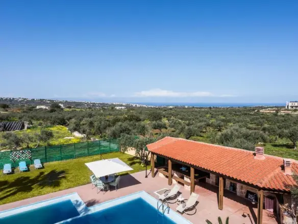 5-bedroom Business In Akrotiri, Greece (310 M²)