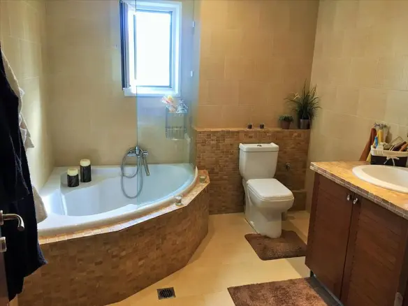 6-bedroom Detached House In Thermi, Greece (440 M²)