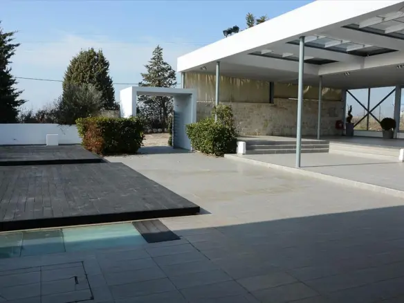 Commercial Property In Kalamaria, Greece (5.200 M²)