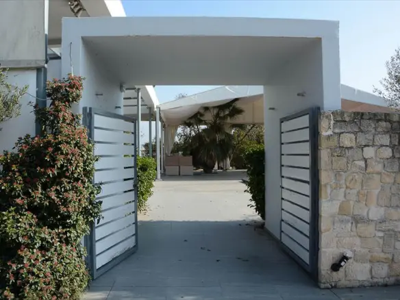 Commercial Property In Kalamaria, Greece (5.200 M²)