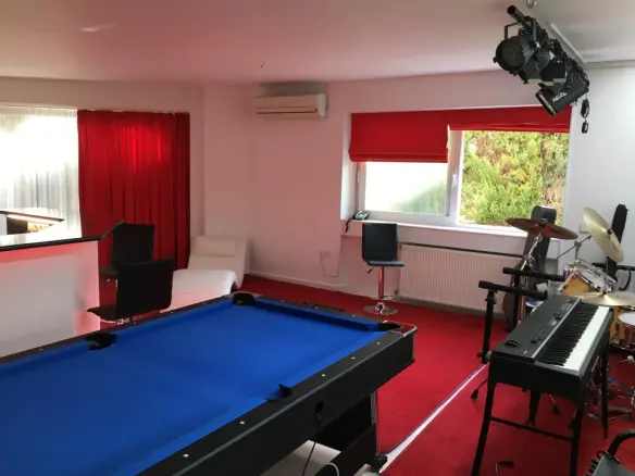 1-bedroom Flat In Voula, Greece (60 M²)