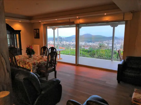 3-bedroom Detached House In Voula, Greece (250 M²)
