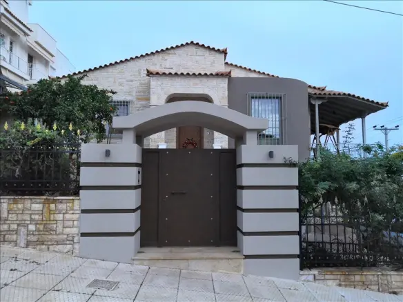 3-bedroom Detached House In Voula, Greece (250 M²)