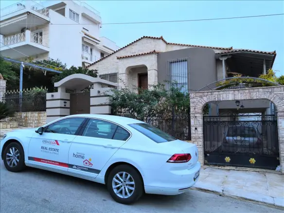3-bedroom Detached House In Voula, Greece (250 M²)