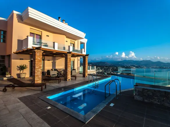 6-bedroom Villa In Agios Nikolaos, Greece (350 M²)