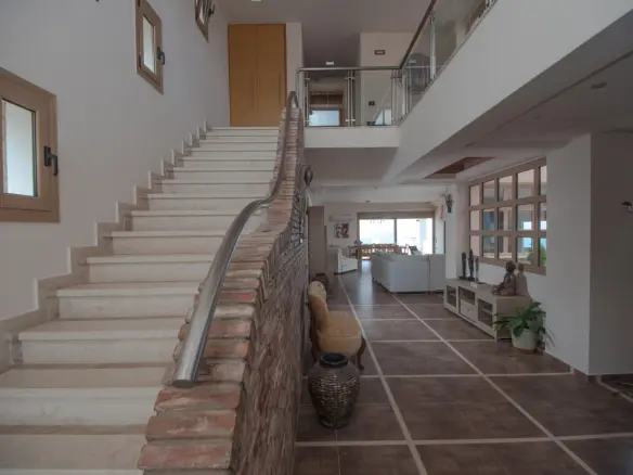 6-bedroom Villa In Agios Nikolaos, Greece (350 M²)