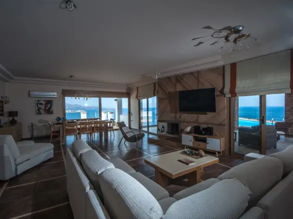 6-bedroom Villa In Agios Nikolaos, Greece (350 M²)