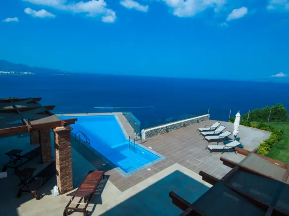 6-bedroom Villa In Agios Nikolaos, Greece (350 M²)