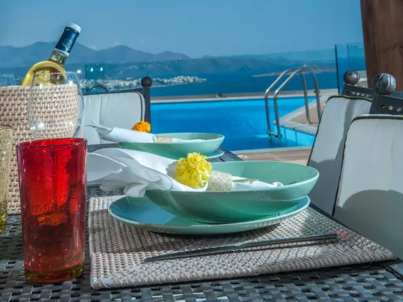6-bedroom Villa In Agios Nikolaos, Greece (350 M²)