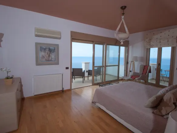 6-bedroom Villa In Agios Nikolaos, Greece (350 M²)