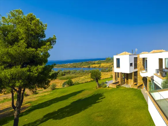 2-bedroom Villa In Poligiros, Greece (300 M²)
