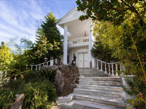 9-bedroom Villa In Agios Stefanos, Greece (1.000 M²)