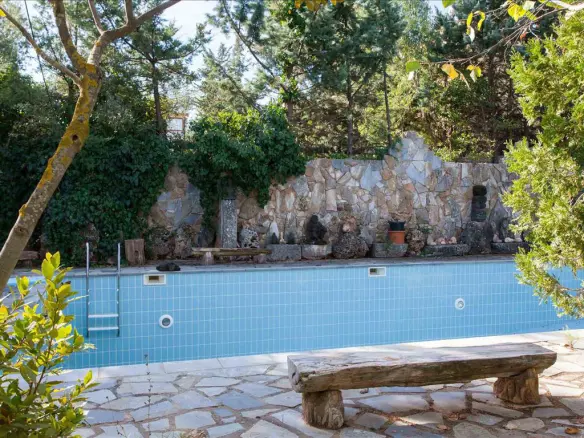 9-bedroom Villa In Agios Stefanos, Greece (1.000 M²)