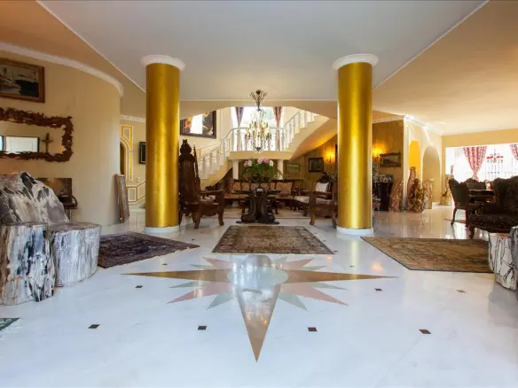 9-bedroom Villa In Agios Stefanos, Greece (1.000 M²)