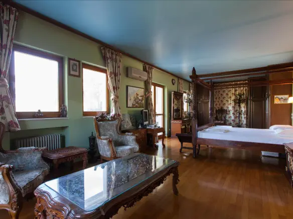 9-bedroom Villa In Agios Stefanos, Greece (1.000 M²)