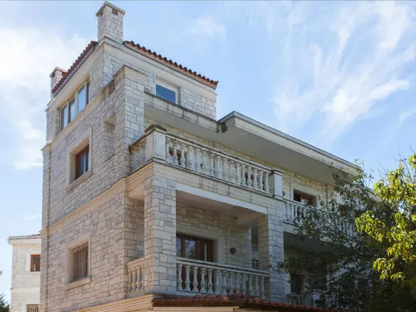 9-bedroom Villa In Agios Stefanos, Greece (1.000 M²)