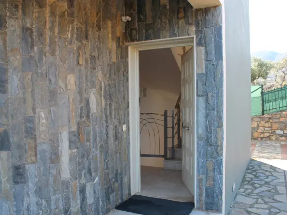 4-bedroom Detached House In Agios Nikolaos, Greece (300 M²)