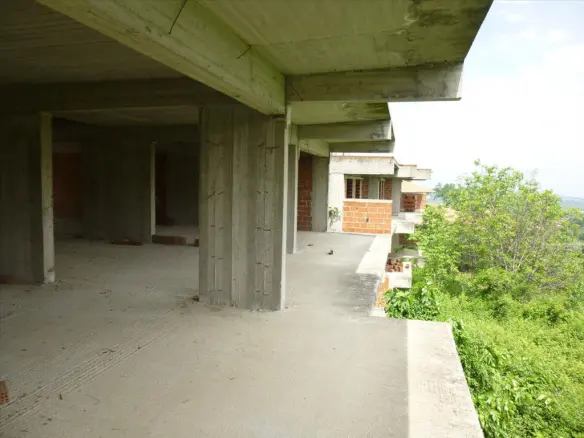 Business In Greece (700 M²)