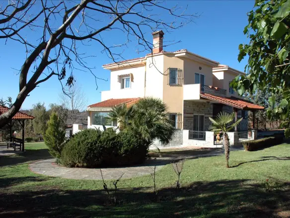 Detached House In Thessaloniki Suburbs With 285 M² Area