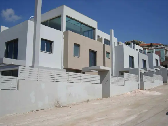 3-bedroom Maisonette In Kalivia Thorikou, Greece (207 M²)