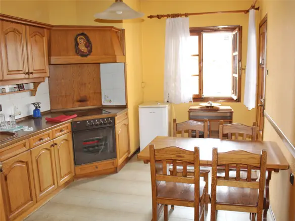 Business In Easts Olimpos, Greece (400 M²)