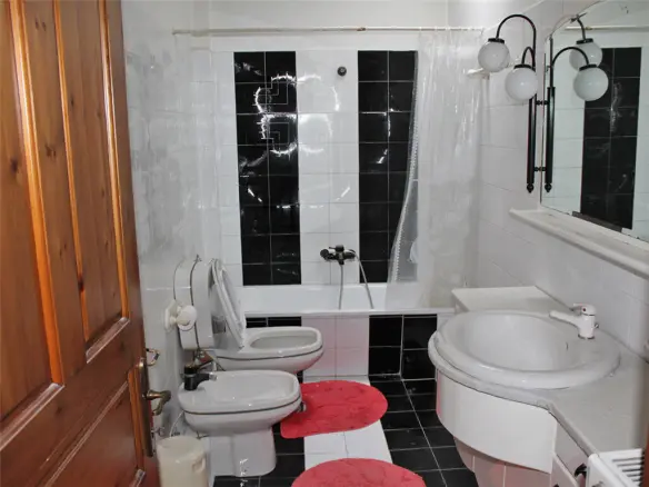 Business In Easts Olimpos, Greece (400 M²)