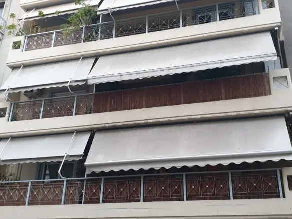 83 M² Apartment In Athens With Urban Accessibility