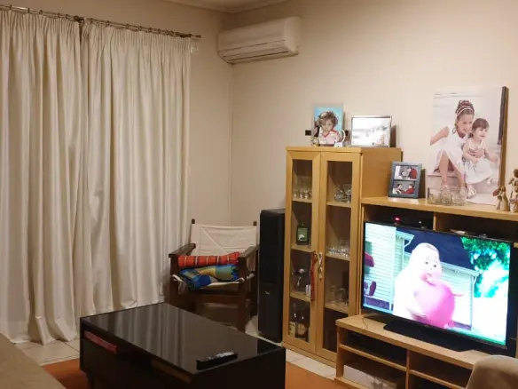 83 M² Apartment In Athens With Urban Accessibility