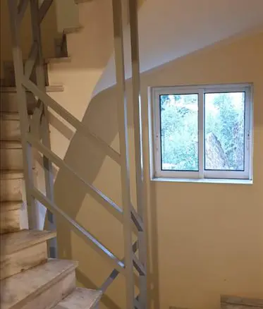 83 M² Apartment In Athens With Urban Accessibility