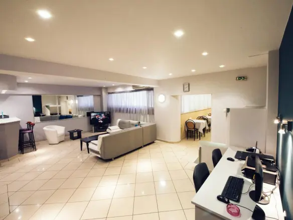 Hotel In Patra, Greece (800 M²)