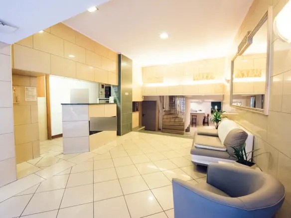 Hotel In Patra, Greece (800 M²)