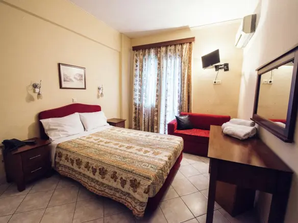 Hotel In Patra, Greece (800 M²)