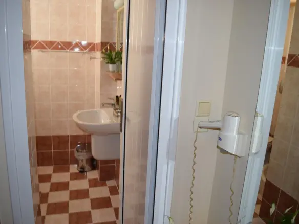 Hotel In Patra, Greece (800 M²)