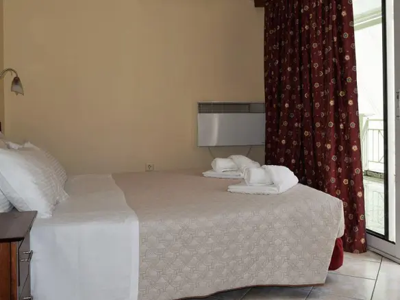Hotel In Patra, Greece (800 M²)