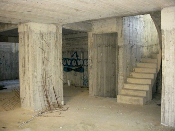 Building In Glyfada, Greece (550 M²)