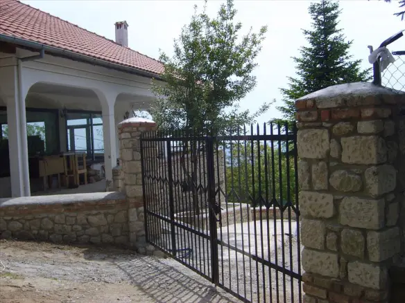 Business In Greece (240 M²)