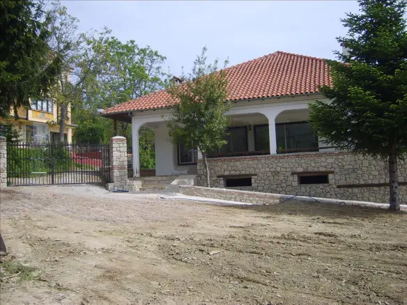 Business In Greece (240 M²)