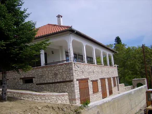 Business In Greece (240 M²)