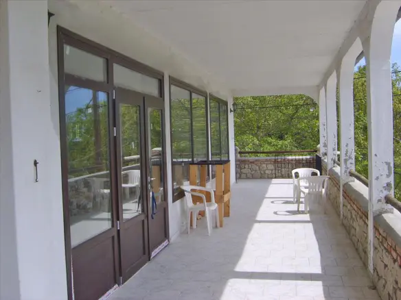 Business In Greece (240 M²)