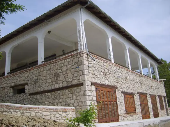 Business In Greece (240 M²)