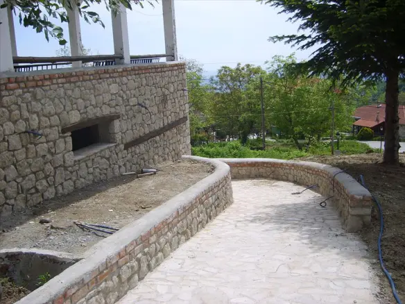 Business In Greece (240 M²)