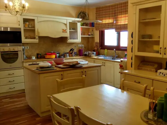 Business In Iraklio, Greece (305 M²)